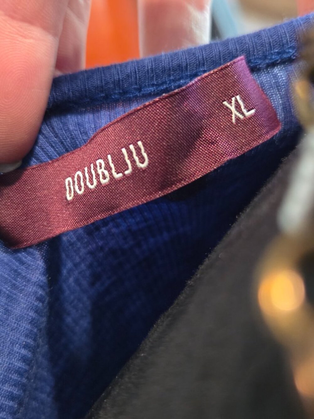 SIZE XL CROP TOP - Picture 2 of 2